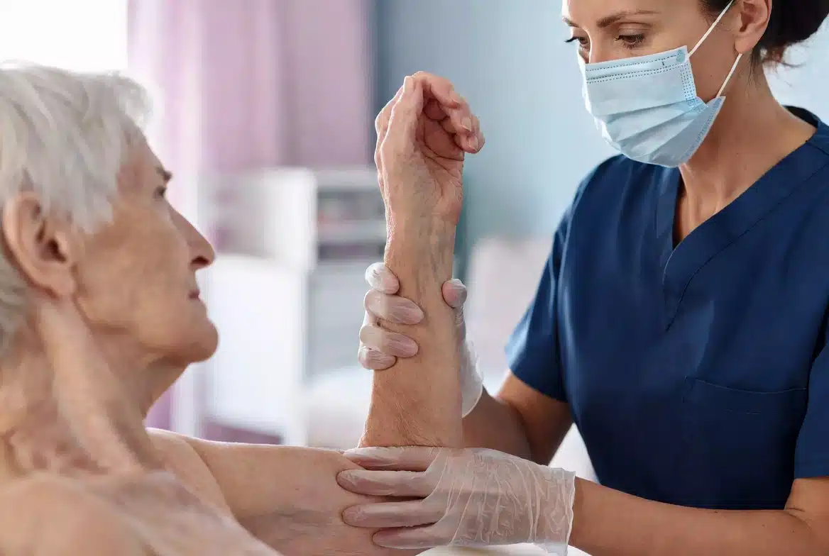 Pele do idoso: alterações fisiológicas e características do envelhecimento da pele